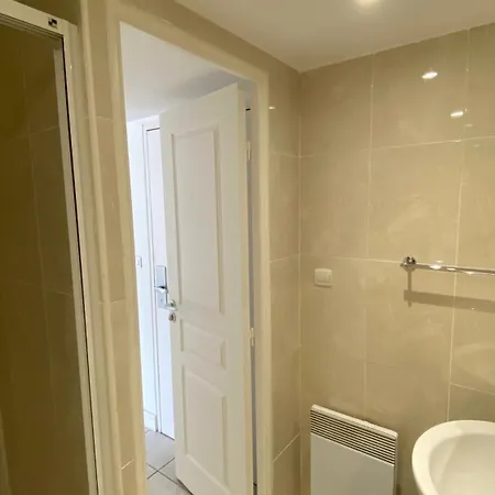 A022 Chic Flat Balcony Parking Cannes