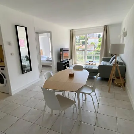 A022 Chic Flat Balcony Parking