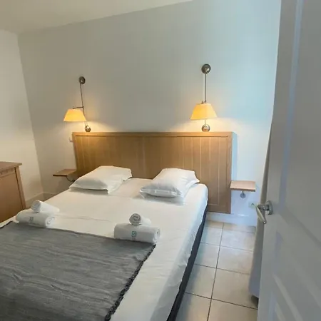 A022 Chic Flat Balcony Parking